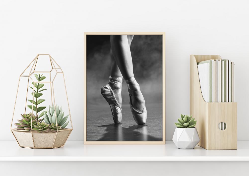 Pointe Shoes 50x70 cm Poster