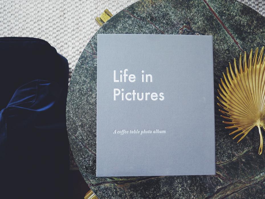 Life in Pictures Grey - A Coffee Table Photo Album (60 Svarta sidor / 30 blad)
