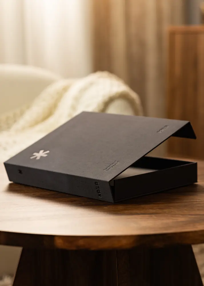 KAILA * - Coffee Table Photo Album (60 Svarta Sidor / 30 Blad)