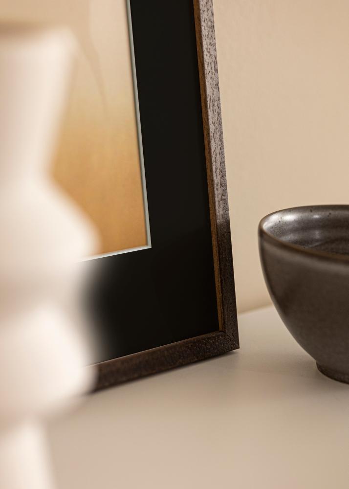 Ram Edsbyn Valnöt 30x40 cm - Passepartout Svart 8x12 inches