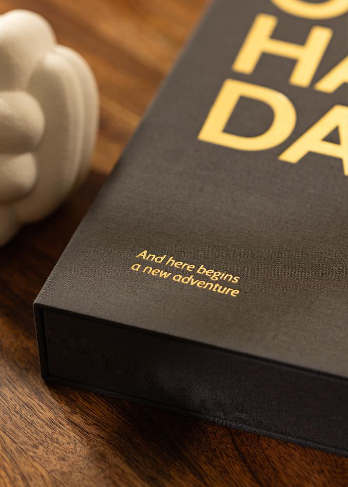 KAILA OH HAPPY DAY Black - Coffee Table Photo Album (60 Svarta Sidor / 30 Blad)