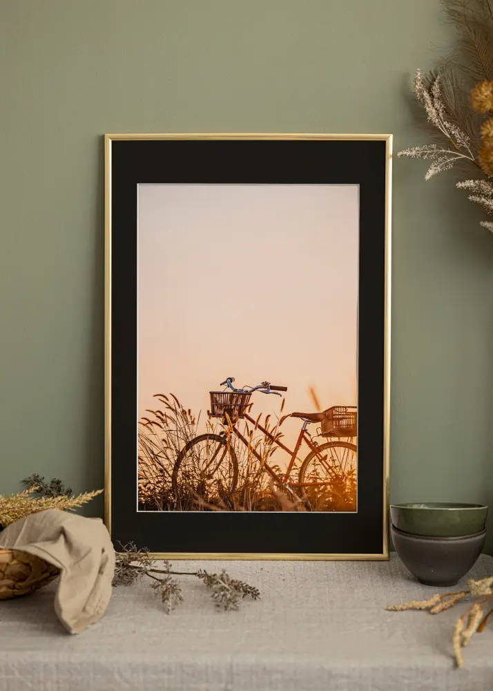 Ram New Lifestyle Shiny Gold 30x40 cm - Passepartout Svart 21x29,7 cm (A4)