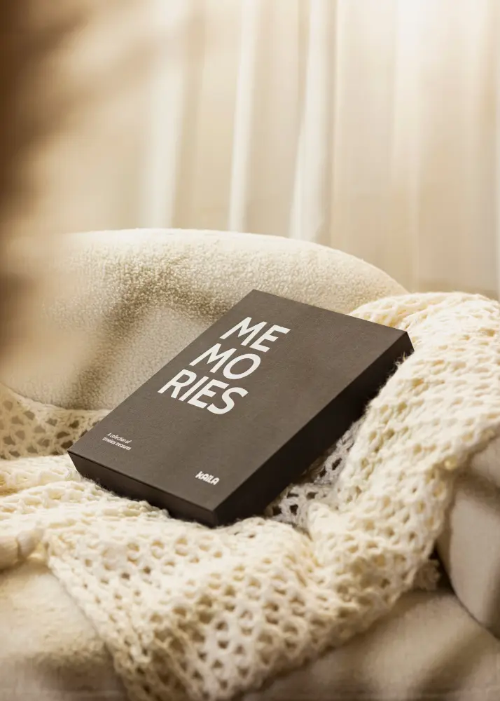 KAILA MEMORIES Black/White - Coffee Table Photo Album (60 Svarta Sidor)