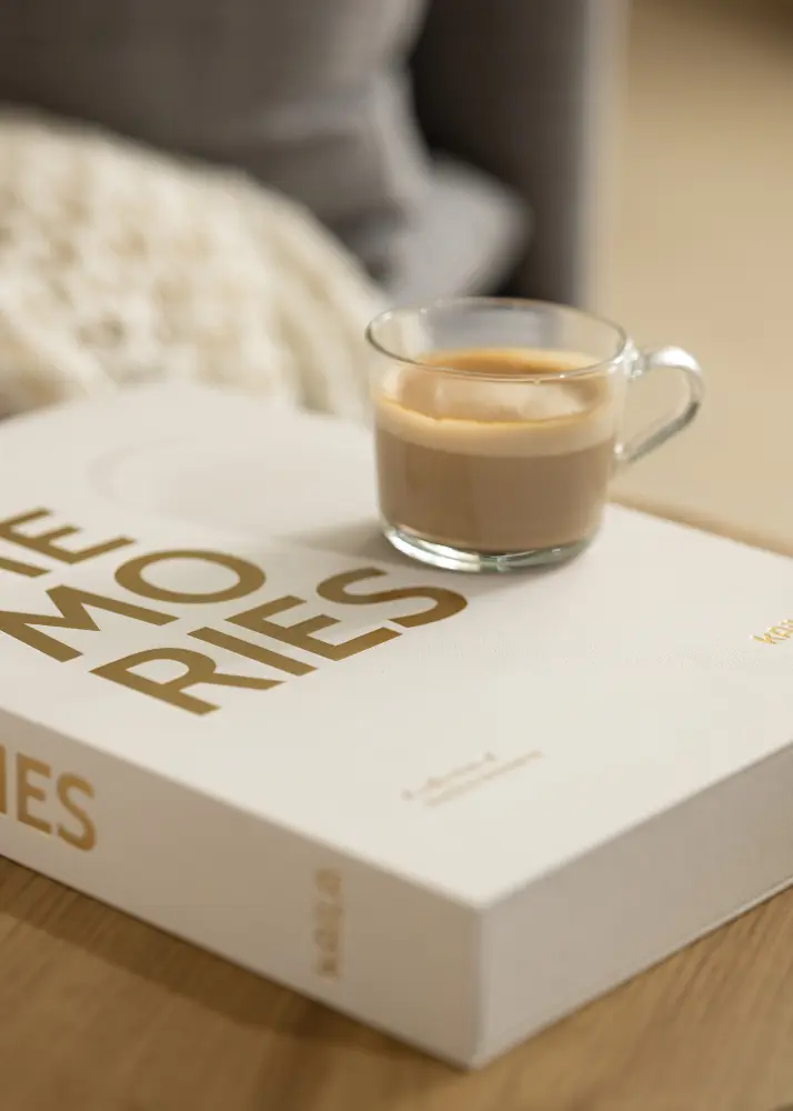 KAILA MEMORIES Warm Grey XL - Coffee Table Photo Album (20 Svarta Sidor/10 Blad)
