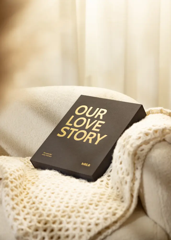 KAILA OUR LOVE STORY Black - Coffee Table Photo Album (60 Svarta Sidor)