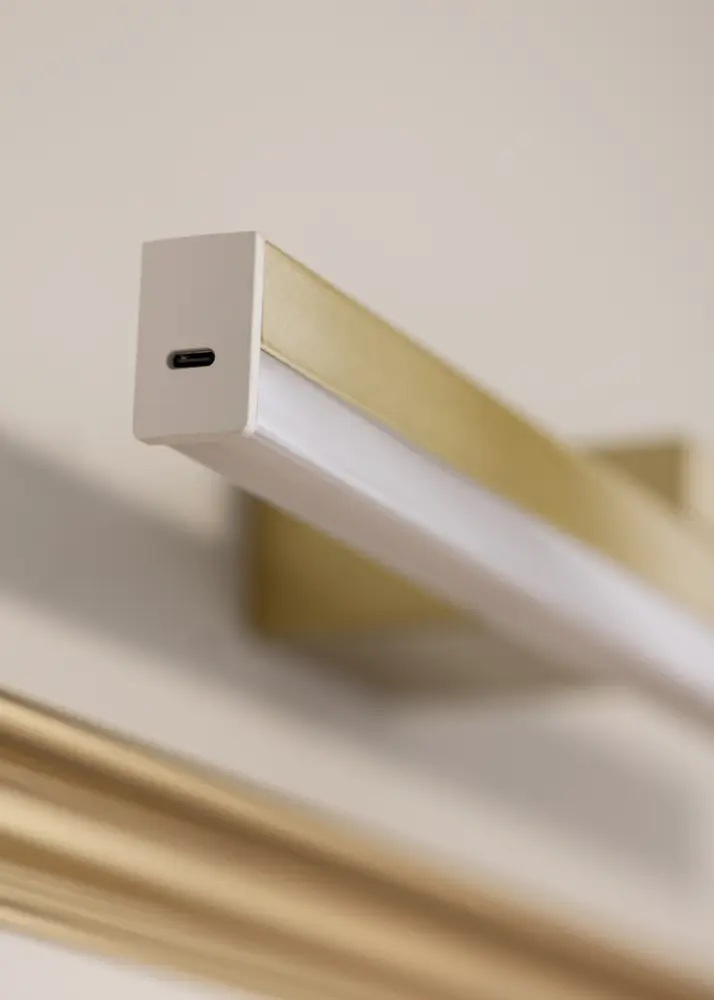 KAILA Glimmer Batteridriven Tavelbelysning 55 cm - Guld