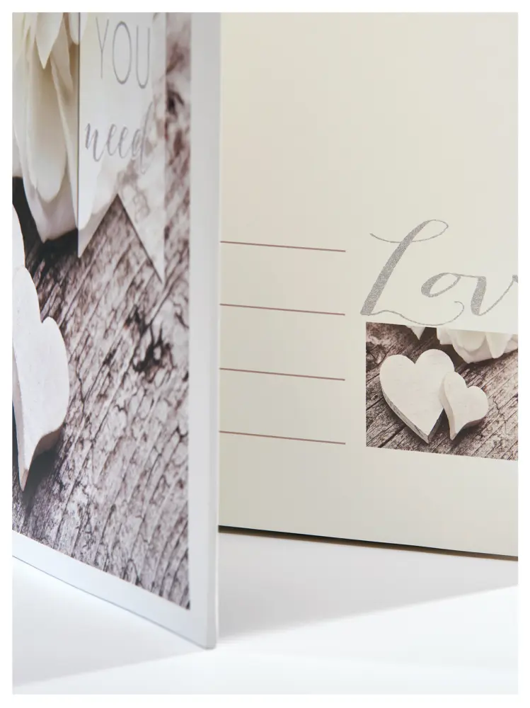 Love is all you need - Fotoalbum - 28x30,5 cm (50 Vita sidor / 25 blad)