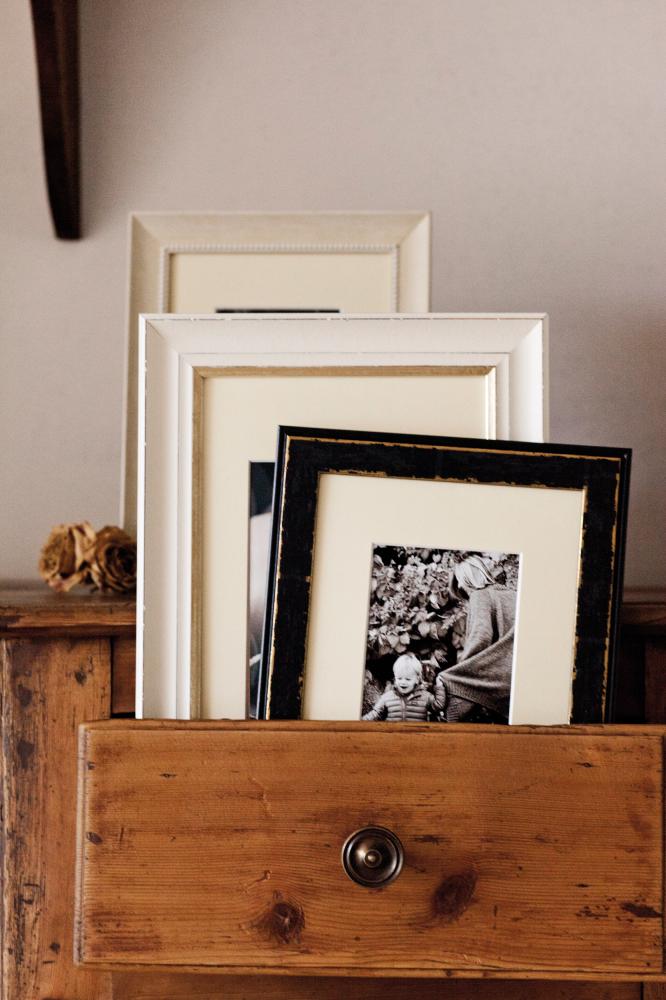 Ram Sally Vit 30x40 cm