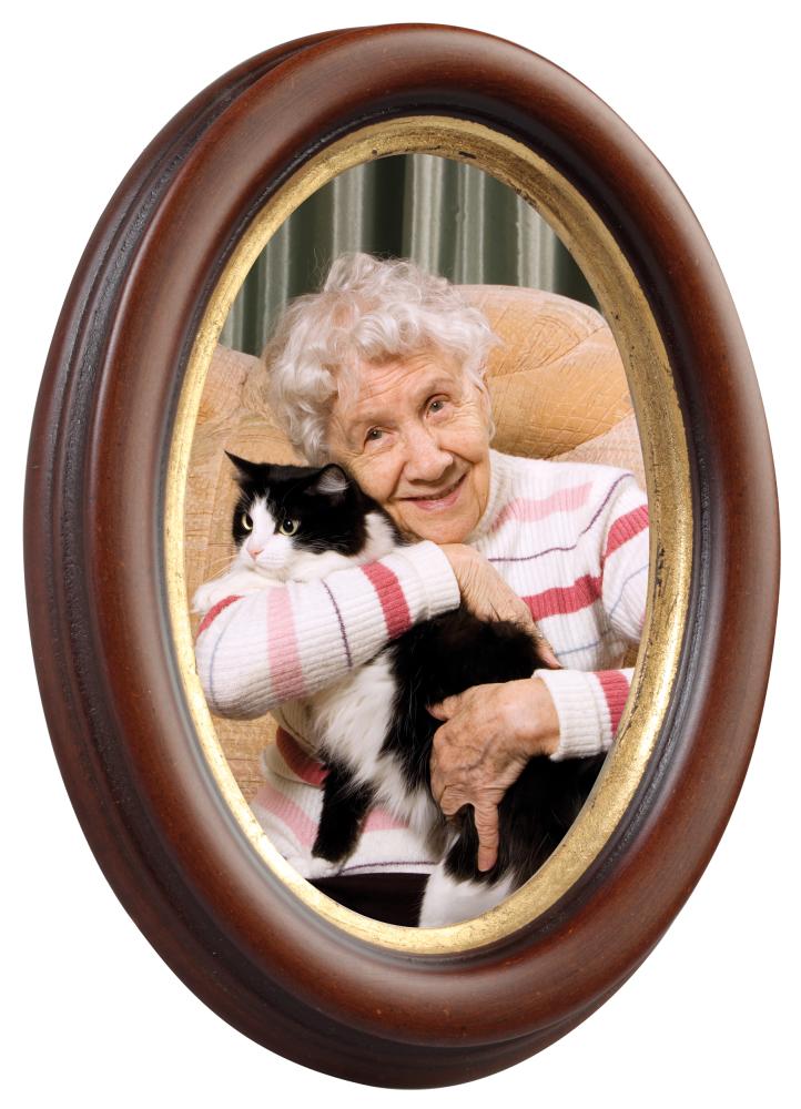 Molly Oval Brun 24x30 cm