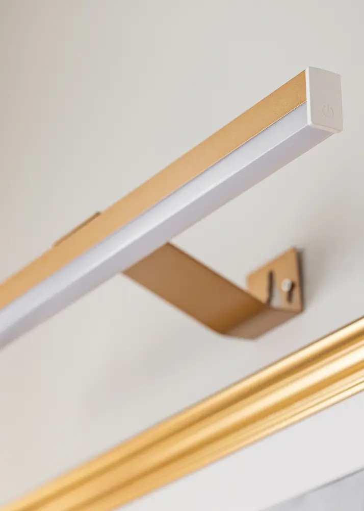 KAILA Glow Batteridriven Tavelbelysning 55 cm - Guld