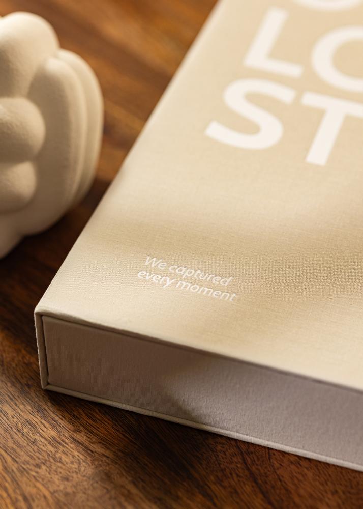 KAILA OUR LOVE STORY Grey - Coffee Table Photo Album (60 Svarta Sidor)