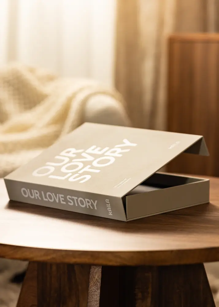 KAILA OUR LOVE STORY Grey - Coffee Table Photo Album (60 Svarta Sidor)