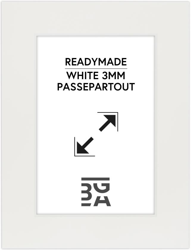 Passepartout Vit 3 mm (Vit kärna) 24x24 cm (17x17)
