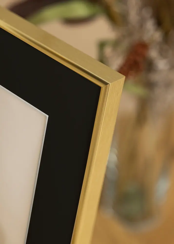 Ram Visby Blank Guld 70x100 cm - Passepartout Svart 59,4x84 cm (A1)
