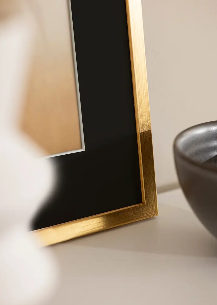 Ram Edsbyn Guld 30x40 cm - Passepartout Svart 18x27 cm