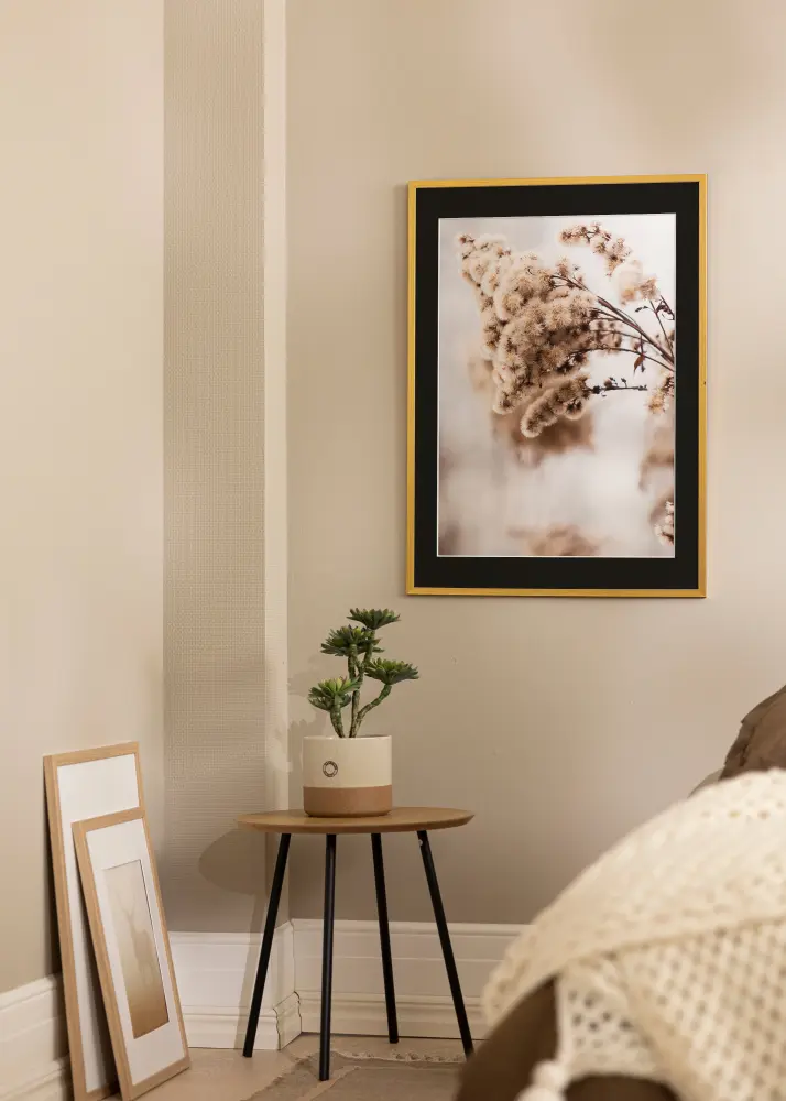 Ram Edsbyn Guld 30x40 cm - Passepartout Svart 18x27 cm